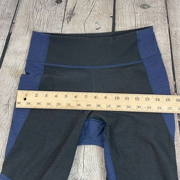 Outdoor Voices Two-Tone Warmup Leggings in
Navy & Charcoal Size Small - Picture 11 of 13